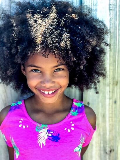 Enfant cheveux frises